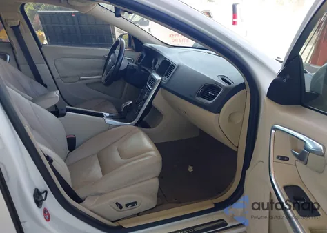 2013 Volvo S60 T5 z USA, uszkodzony, nr VIN YV1612FS6D2207492